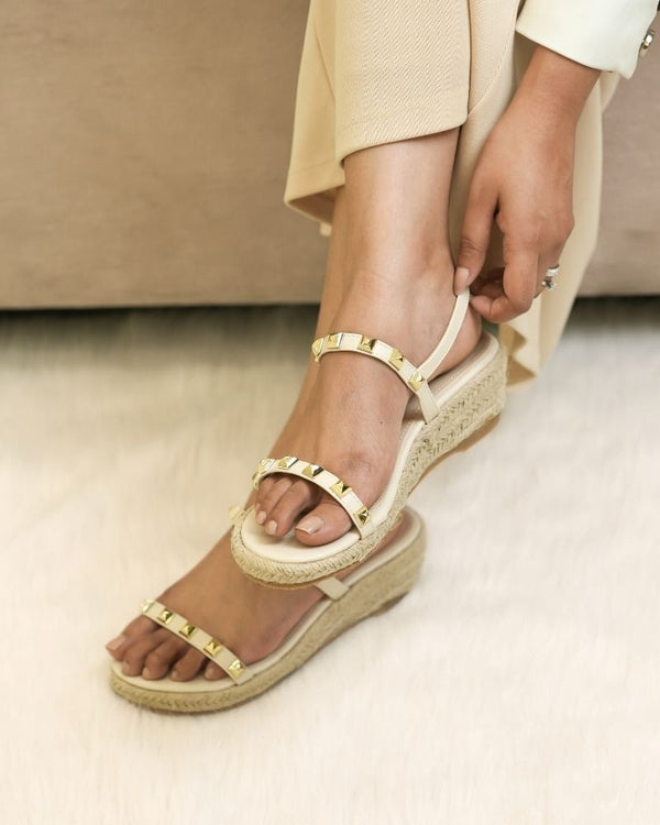 Studded Wedge